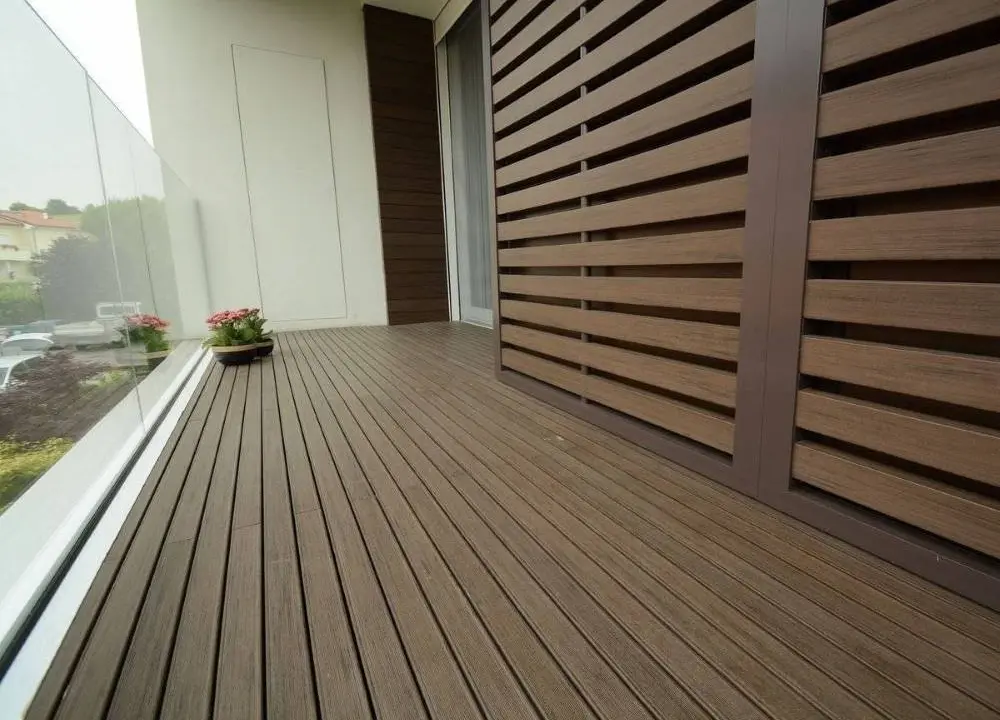 czy deska tarasowa nadaje się na balkon