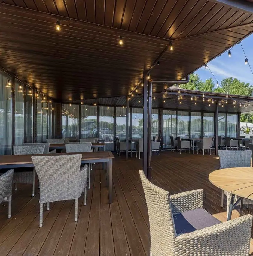 Taras przy restauracji